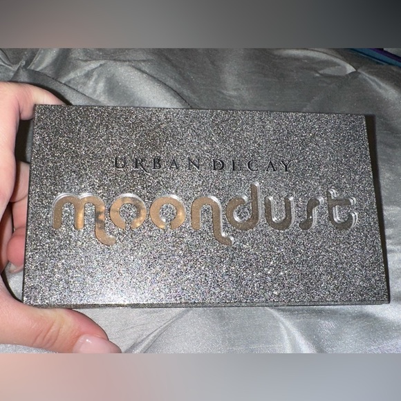 Urband Decay Eye Shadow Palette - Picture 1 of 2